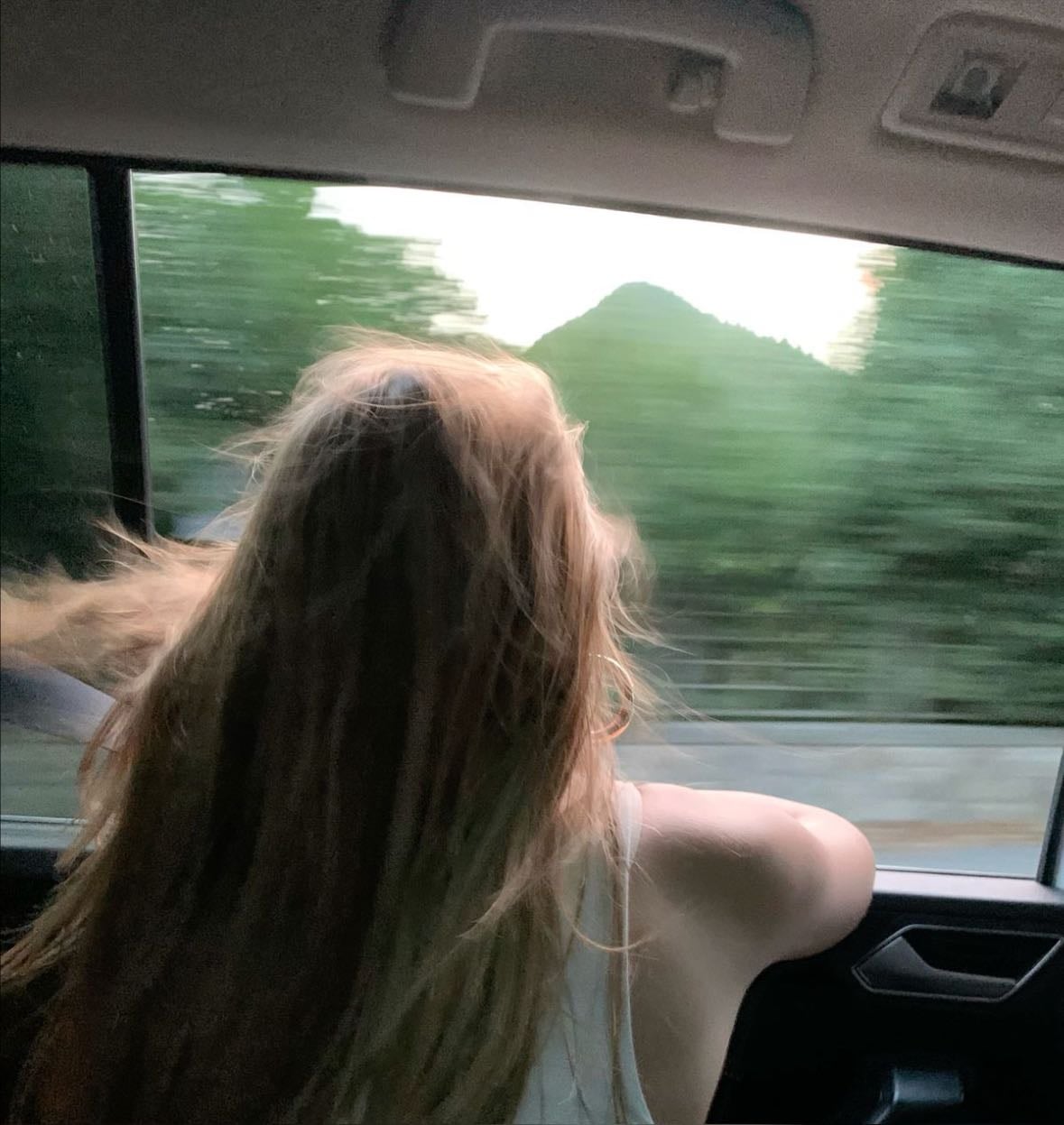 Andar no carro de janelas abertas totalmente - Amo o vento me invadindo