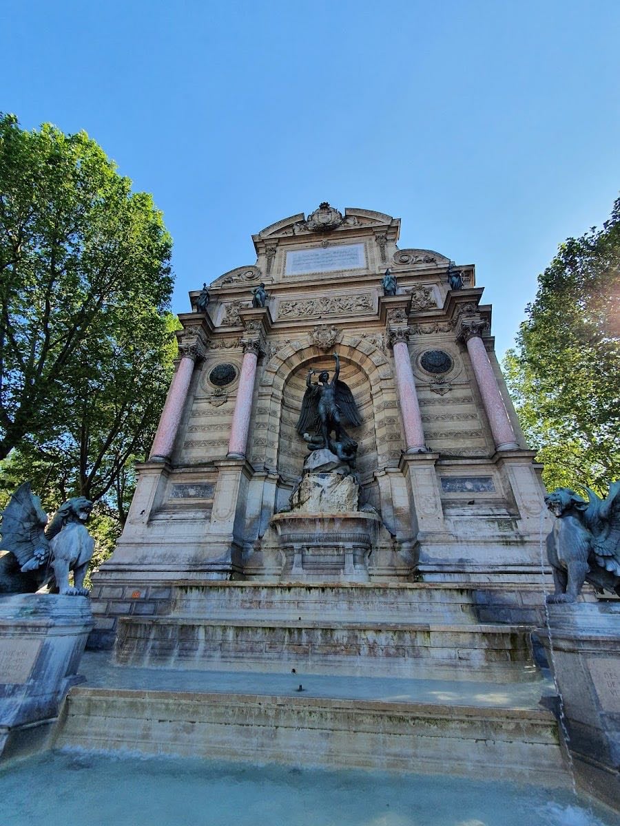 Pl. Saint-Michel