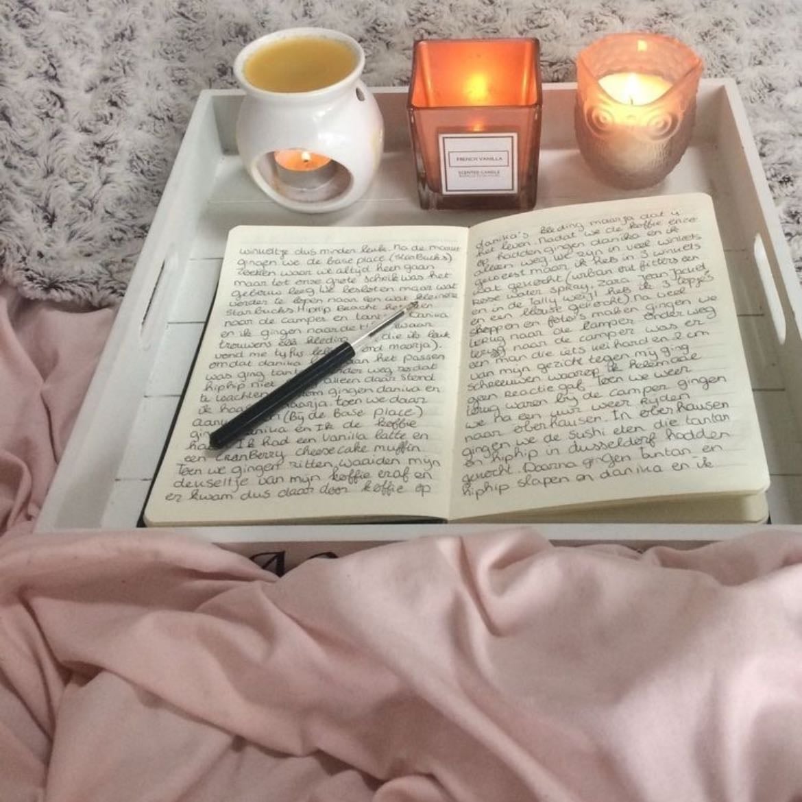Morning pages - todas las mañanas escribe lo que tengas en mente, desahoga tus pensamientos sin juzgarlos
