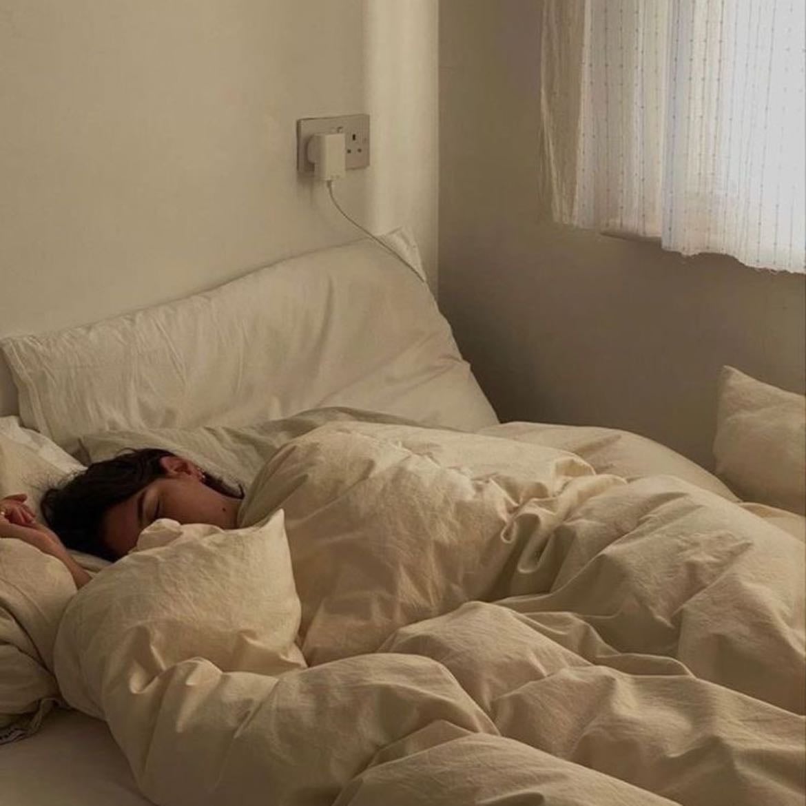 Horas de sueño - duerme bien por las noches y no tendrás que tomar siestas en el día, así sabrás que tienes buena función suprarrenal y buenos niveles de azúcar en la sangre