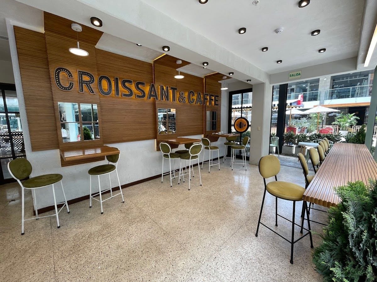 Croissant & Caffé - 📍Surco