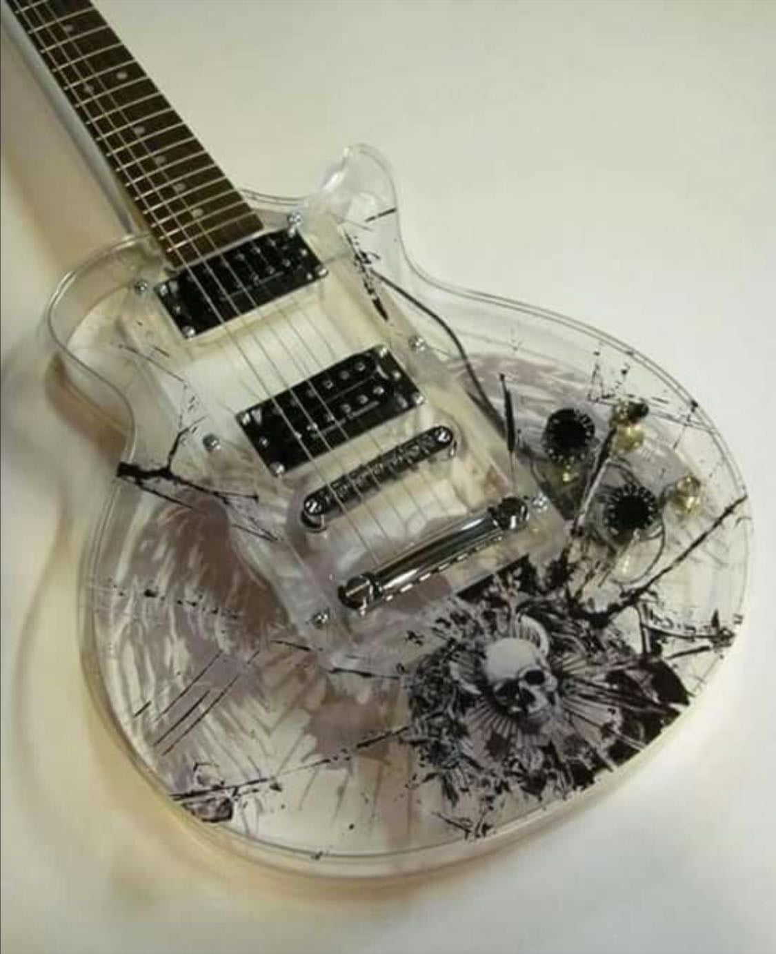 Personalized Guitar - ~ $35,000 MXN