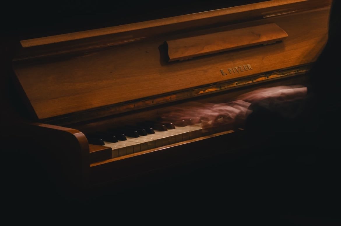 Play the Piano