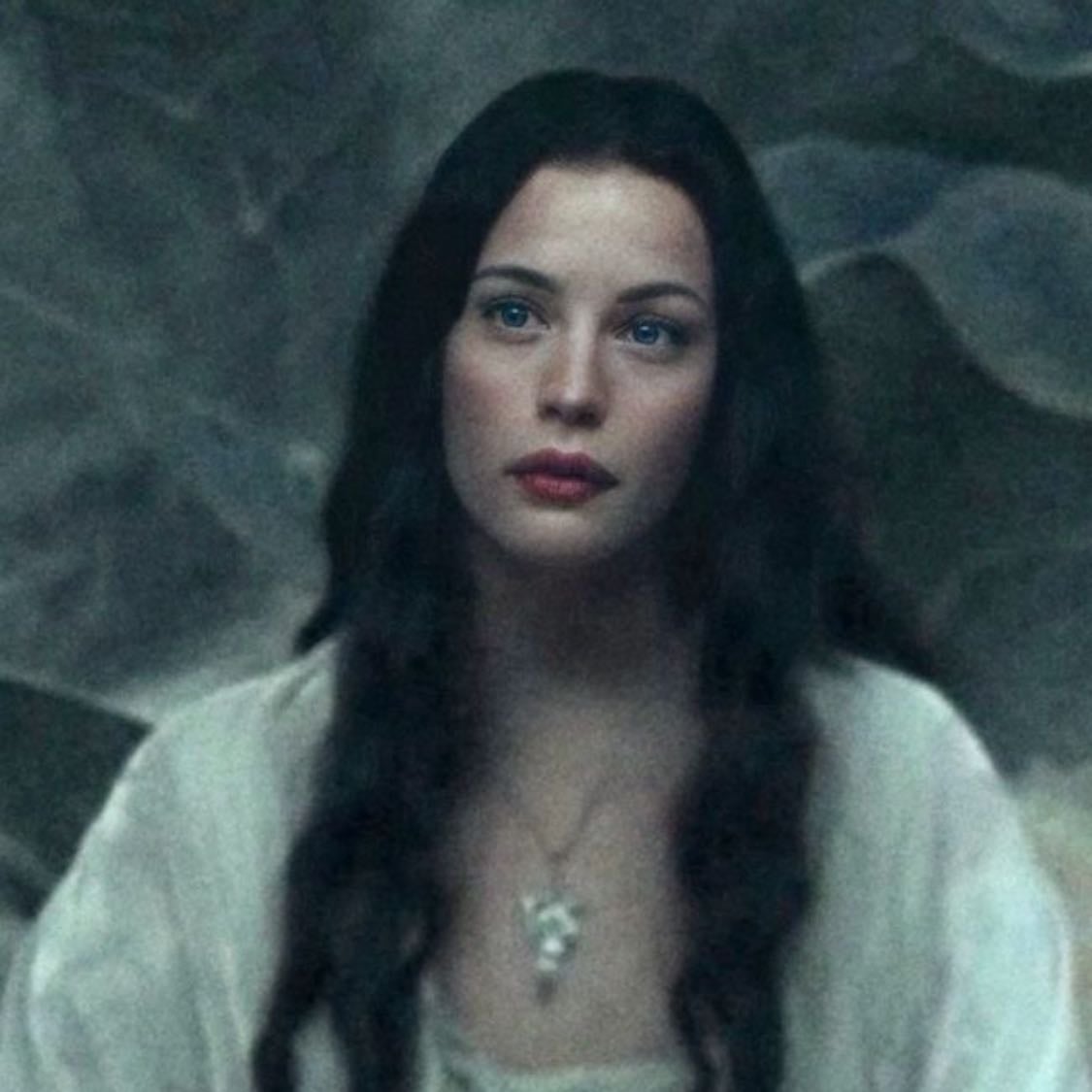 « there appeared a young girl who was like the full moon in her beauty. Love suddenly burned like a flame in my heart, and my soul was enthralled with the vision of her loveliness. » - The thousand and one nights