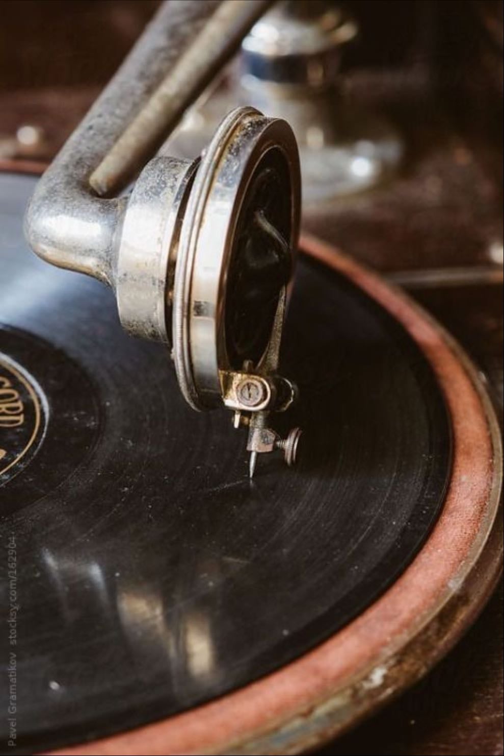 Buying a gramophone and vinyls