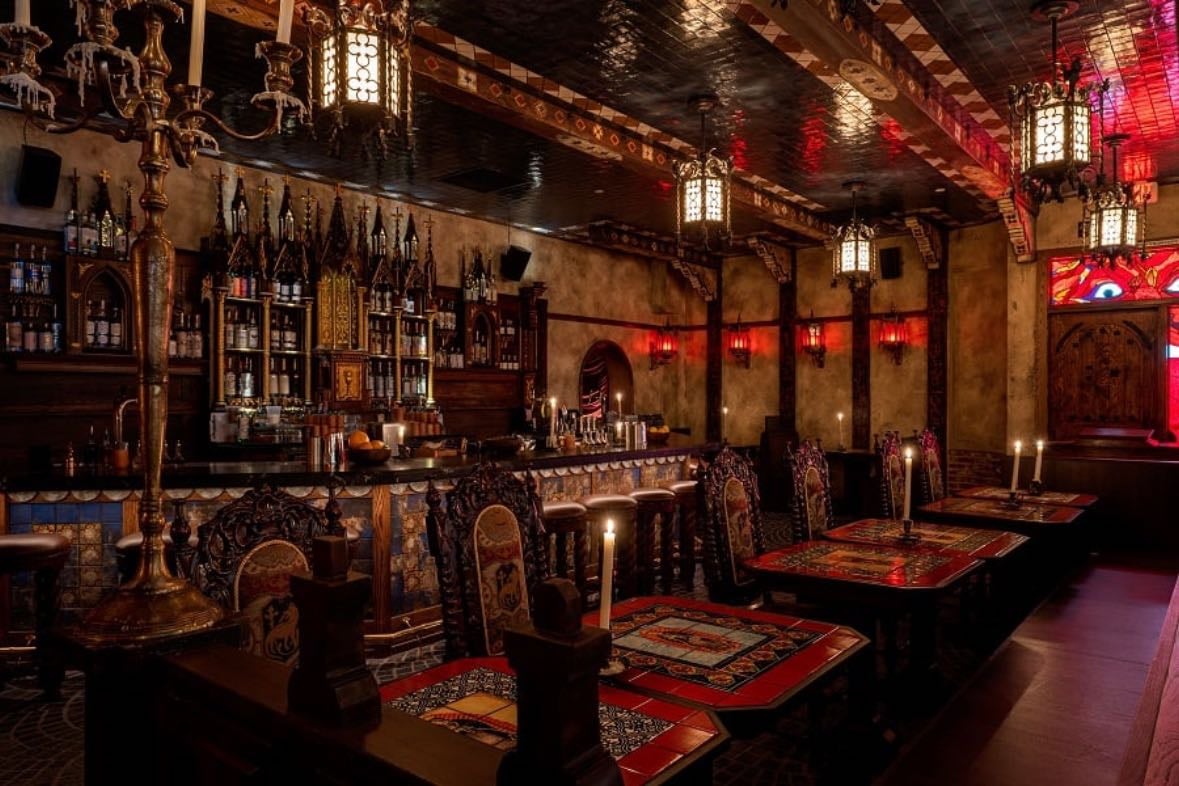 Lafayette Hotel & Club - drinks games live music on fri/sat nights