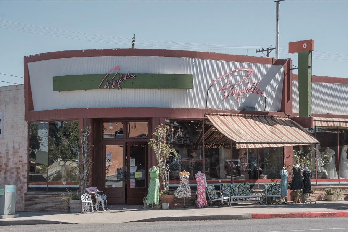 East Magnolia Boulevard - street of vintage & antique shops