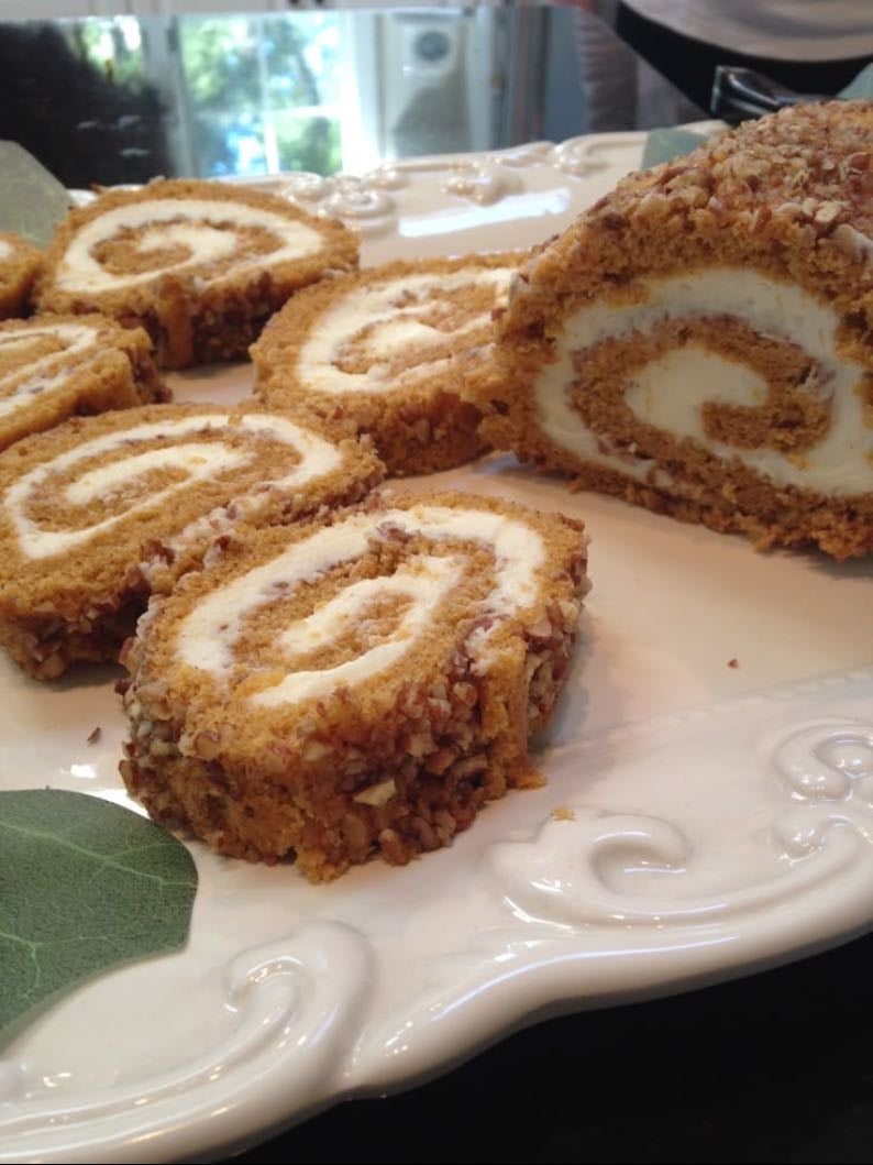 Pumpkin cream cheese roll🍂
