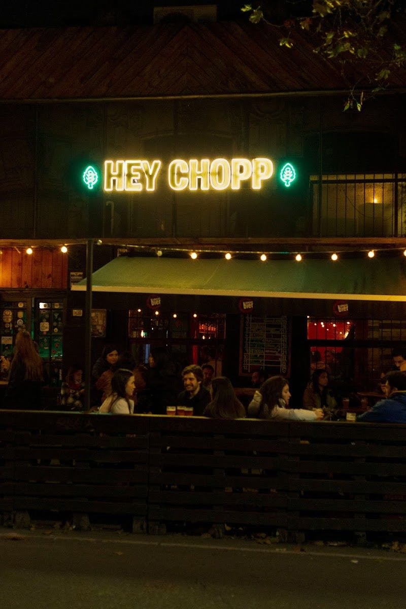 Cervecería Hey Chopp - buenos tragos y chelas. morfi rica y barata