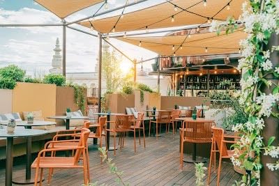 LE TAVERNIER