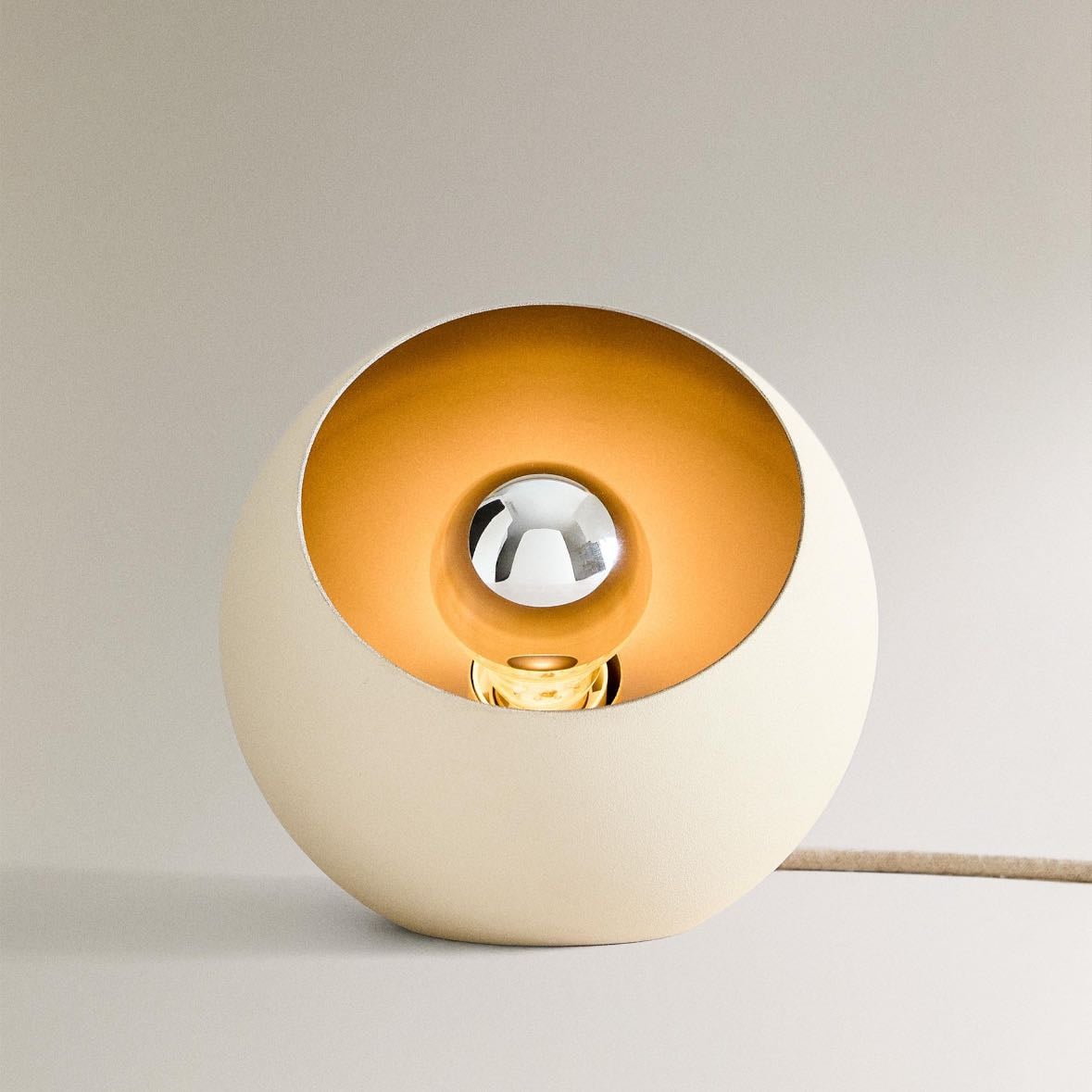 Semi sphere table lamp