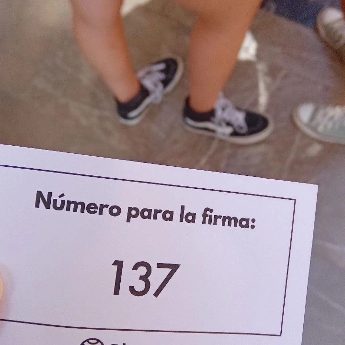 Ir a 5 firmas de libros - -1