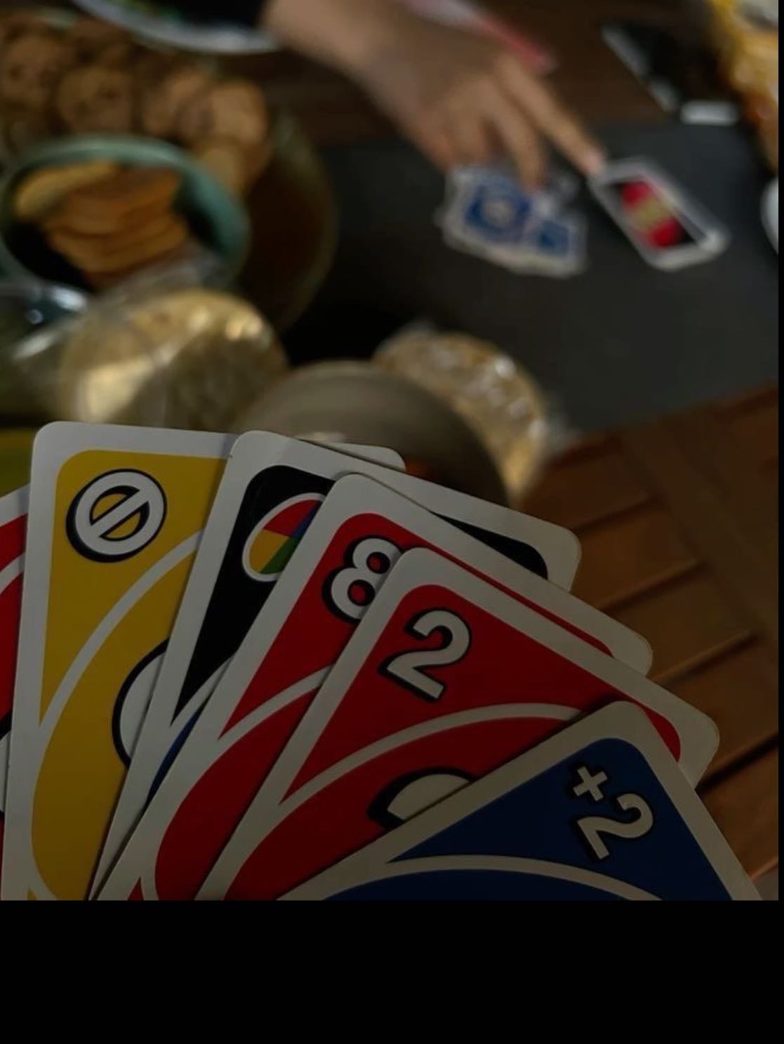 Jugar juegos de mesa - Queda con amigos para echar la tarde