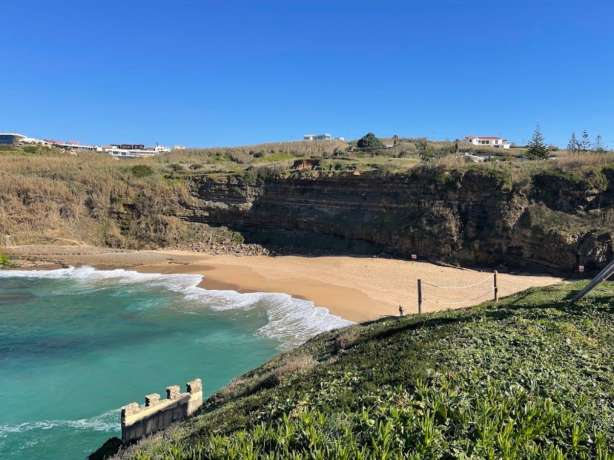 Praia dos Coxos - Solo surfistas expertos, sin zona de baño. Ver surf desde acantilados.