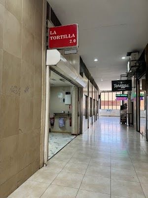 La tortilla, 2.0 - 4.7 (€) - montados de tortilla 2,5€ para llevar