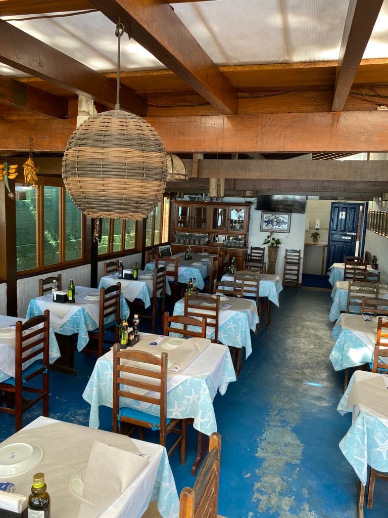 Restaurante Lua e Mar - 4.5 (€€) Frente al mar, cerveza con pies en la arena