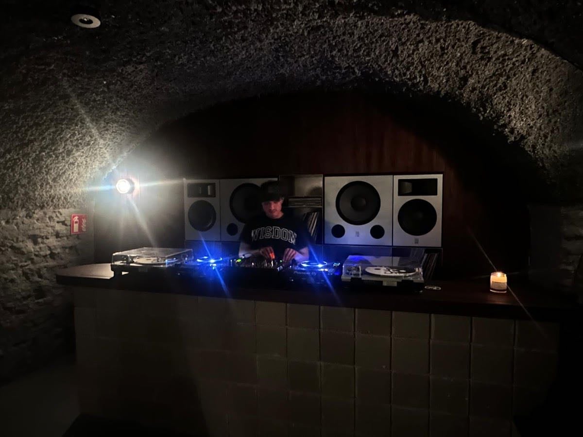 Casa Neutrale® Musica - 4.8 (30-40€) Muy buena pinta, DJ después de cenar