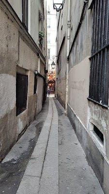 Rue du Chat-qui-Pêche - Narrowest street in paris