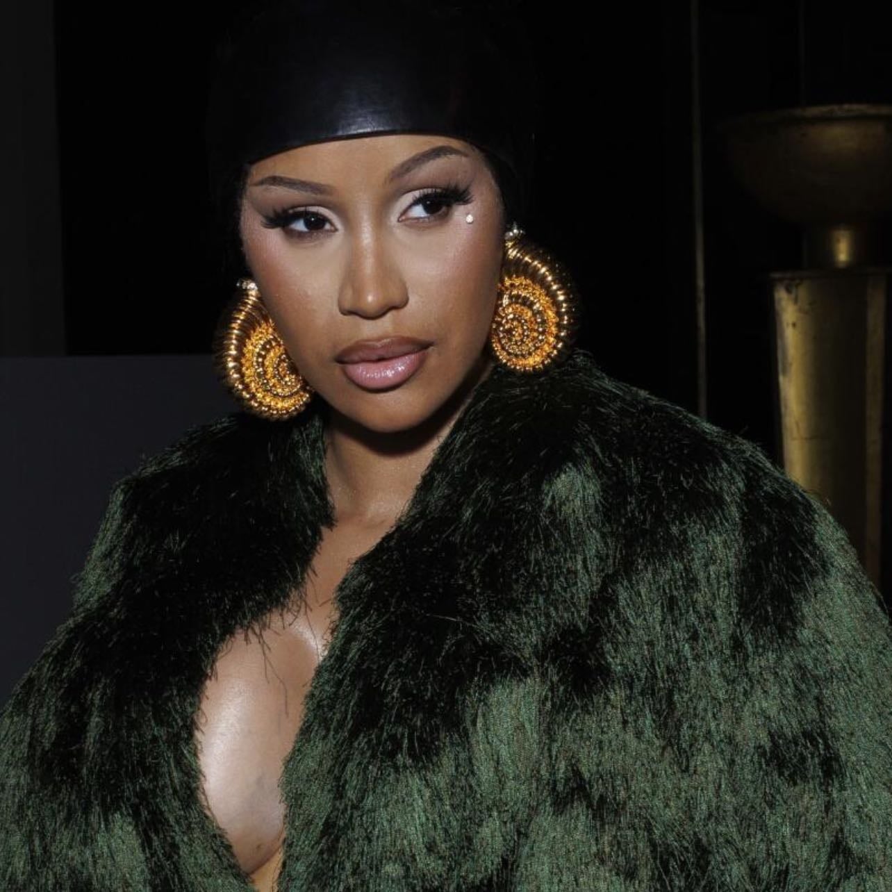Cardi B - 2 Hot 10s