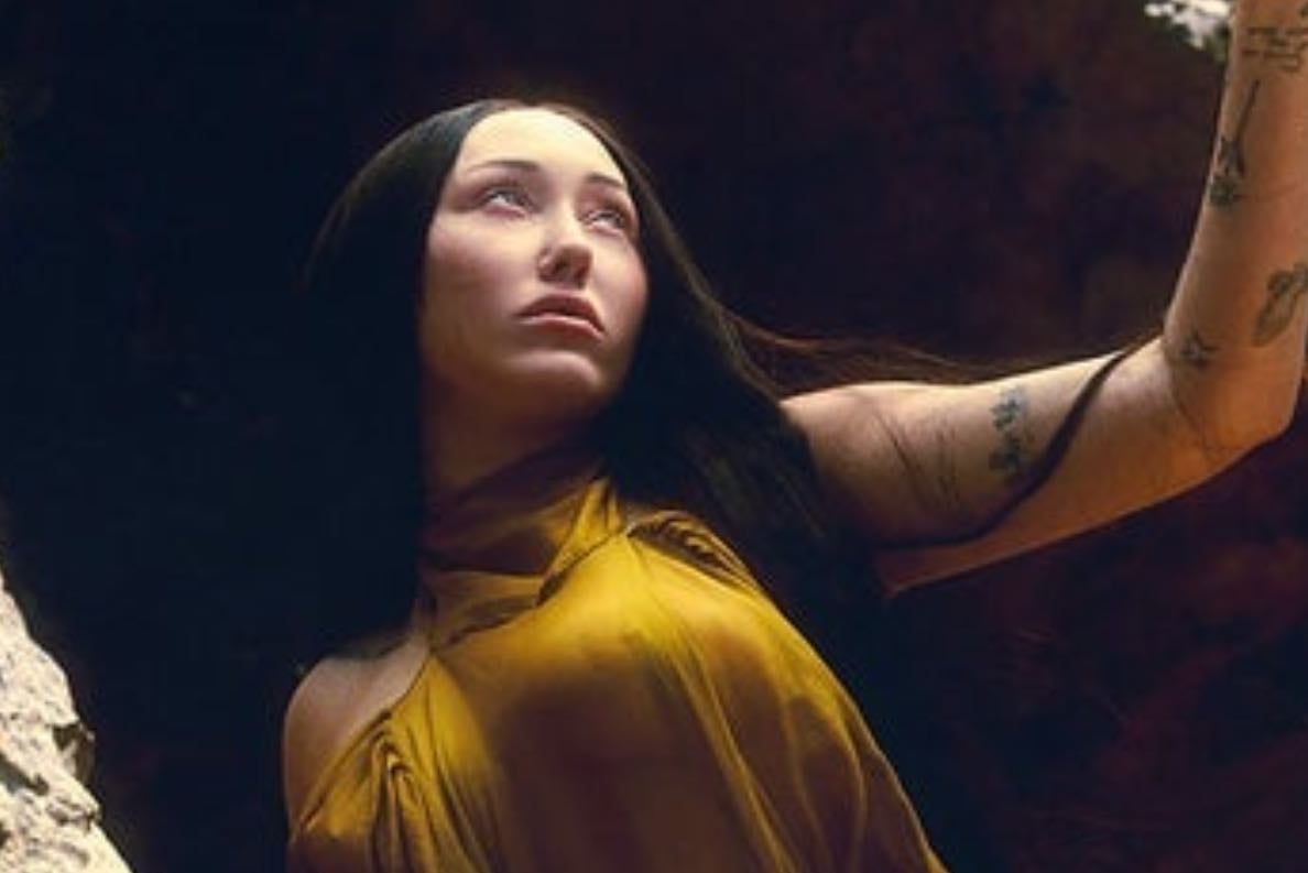 Noah Cyrus - 2 Hot 10s