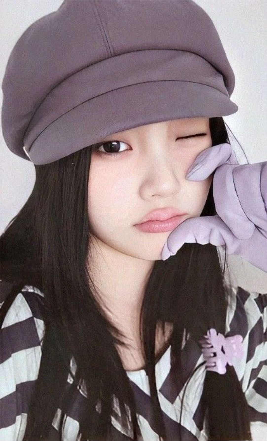 •wonhee french hat - from: valen / wpp