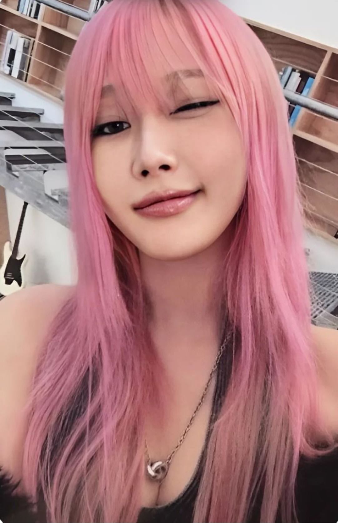 •gigi pink hair blink - from: mandy cegs