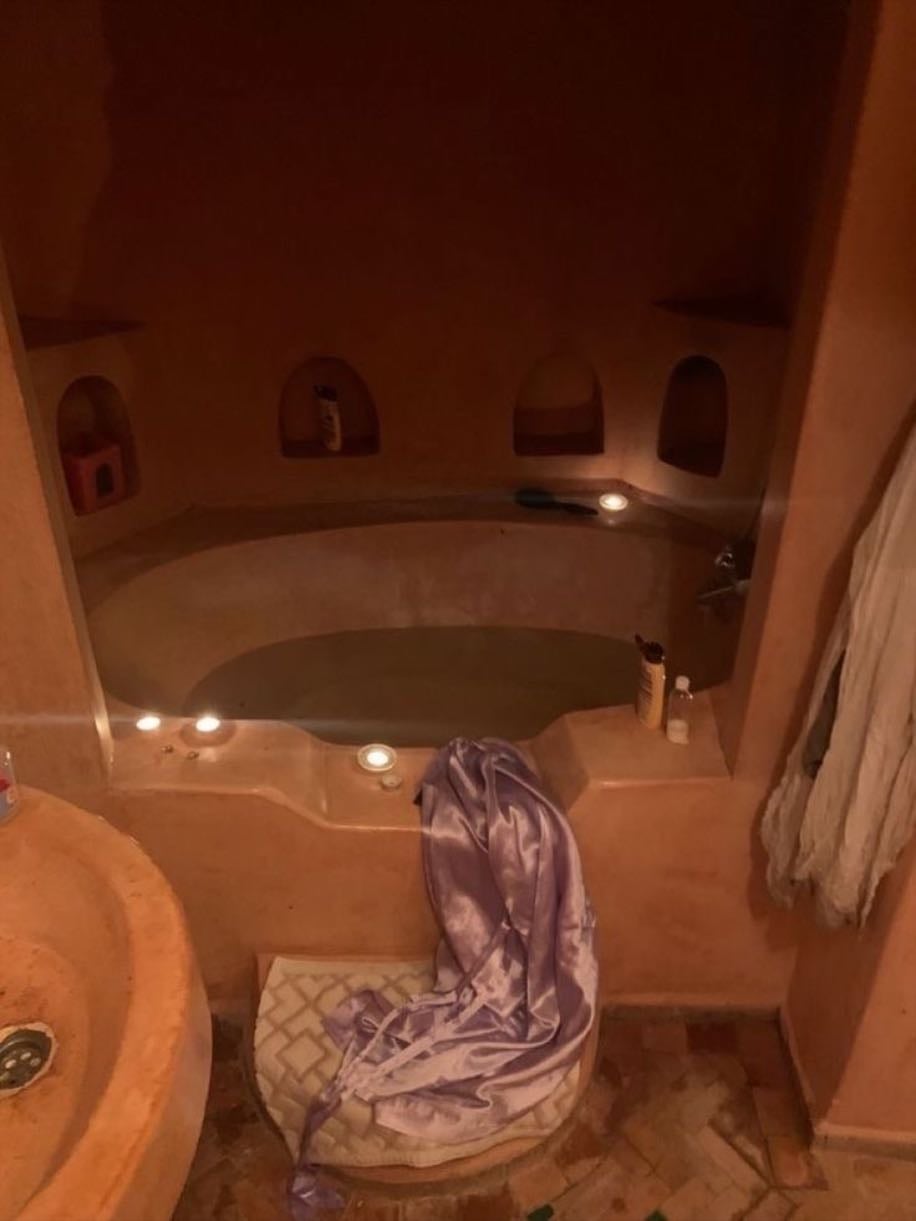 big bath - bathroom