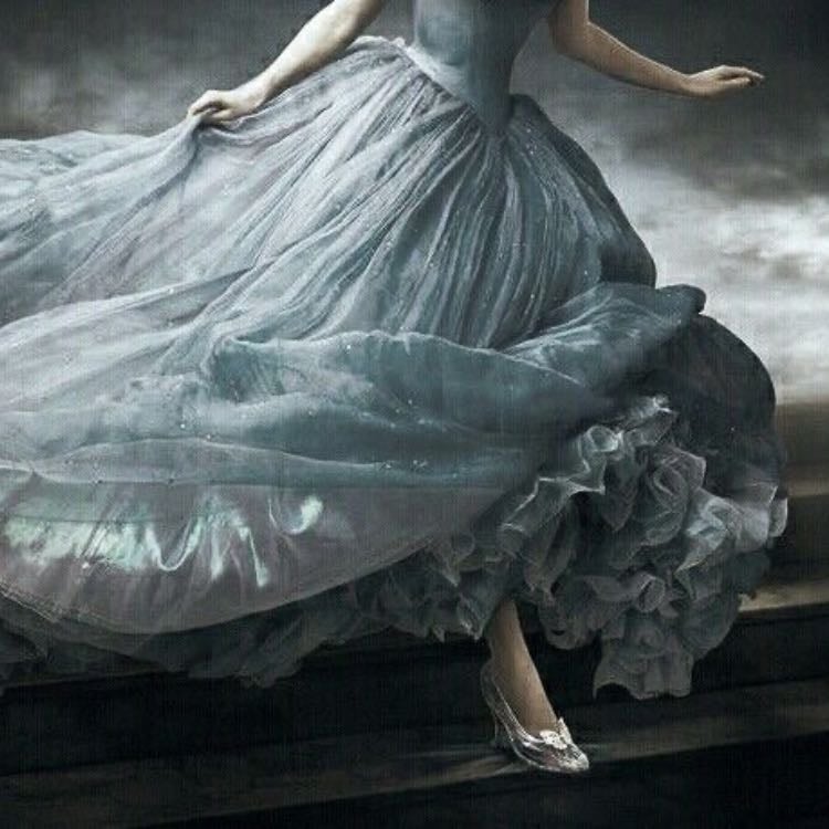 Cinderella Is Dead - Kalynn Bayron · 2020