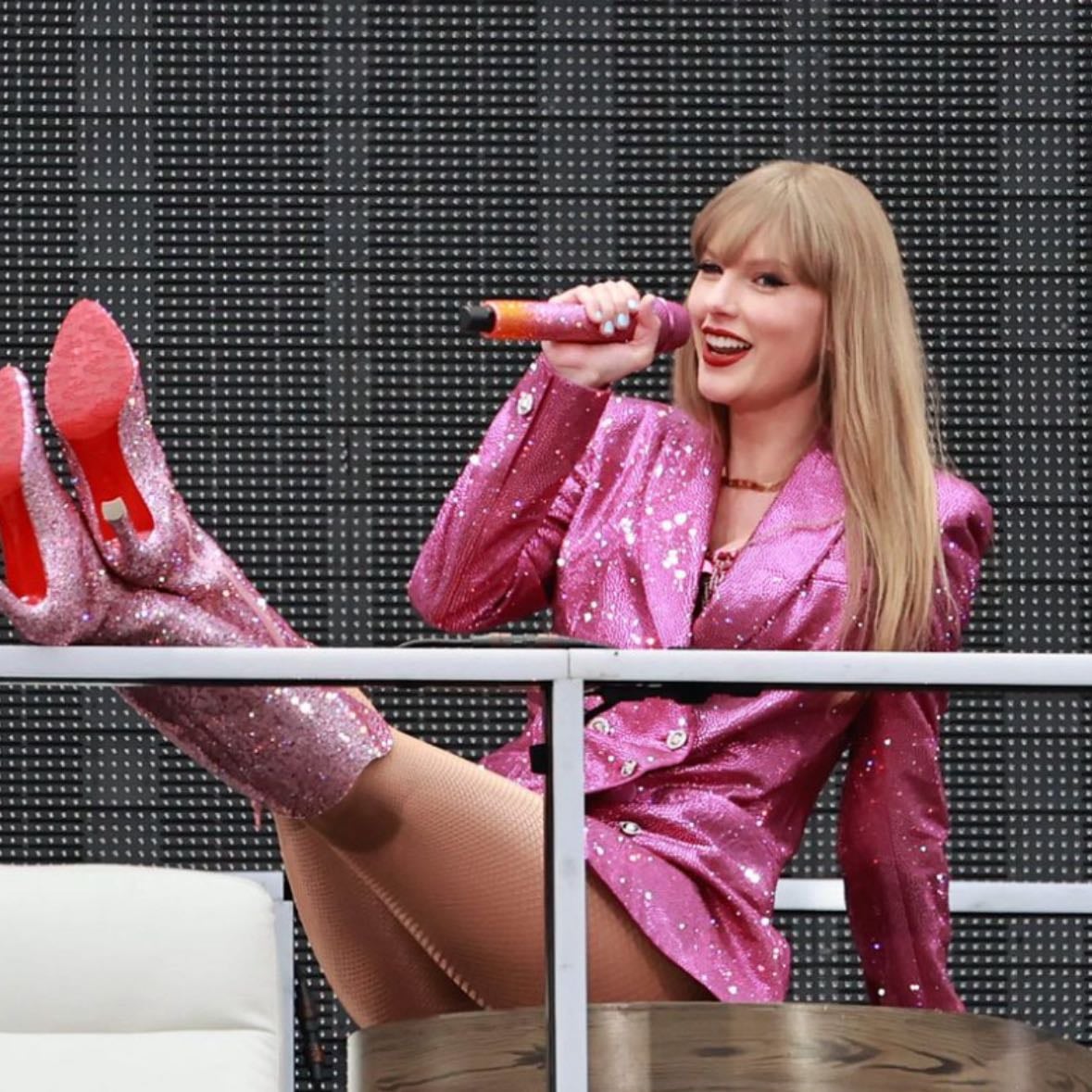 barbie pink jacket - lover