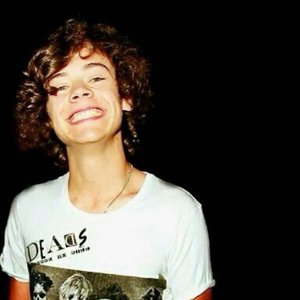 HAPPY BDAY HARRY!!!!! - Happy birthday harryyyy!!!!! we all miss you so much and we all love you so much! hopefully today has been a great day for you! i cannot believe you are already 31! it still feels like 2015 dancing to the best song ever😭 we love you!!