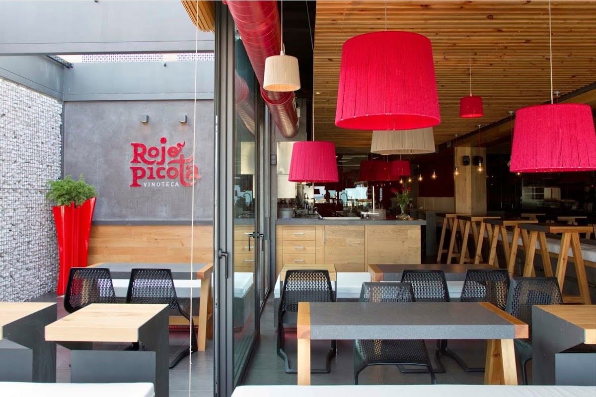 Rojo Picota Vinoteca