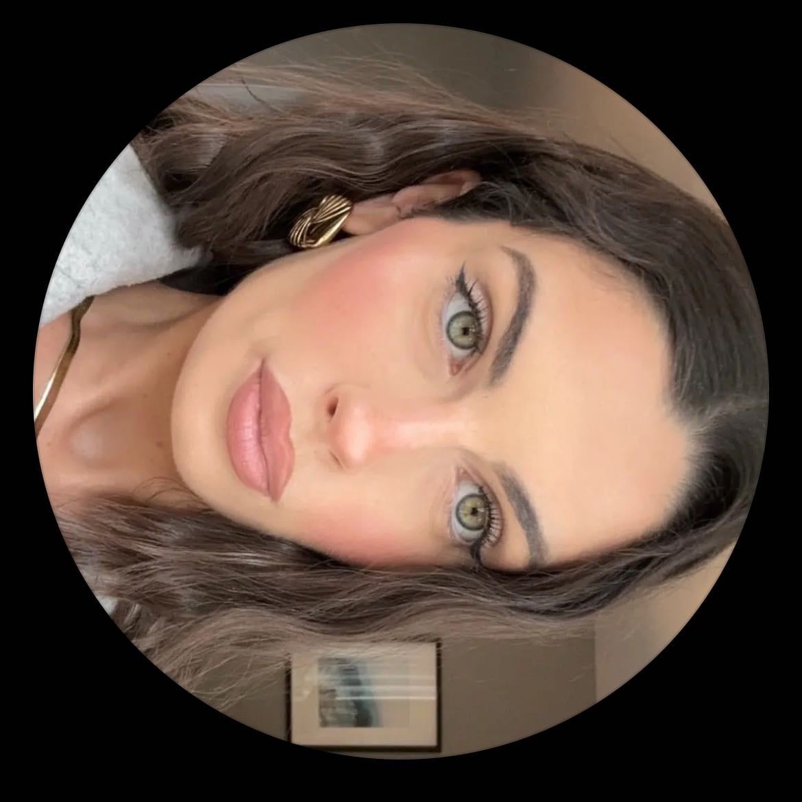 @gabriiiellegagnon - me gusta su estilo, su contenido trata sobre outfits, makeup y grwm
