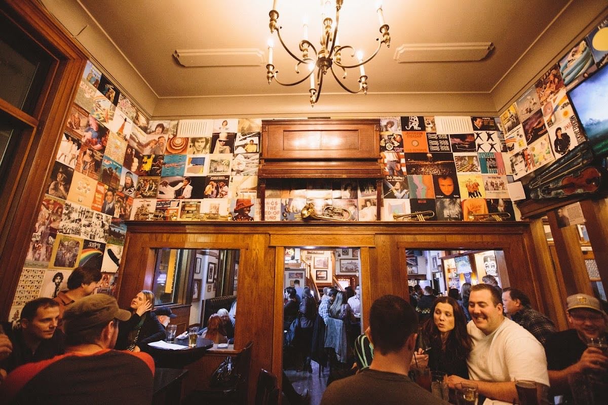 Victoria's Tavern Downtown