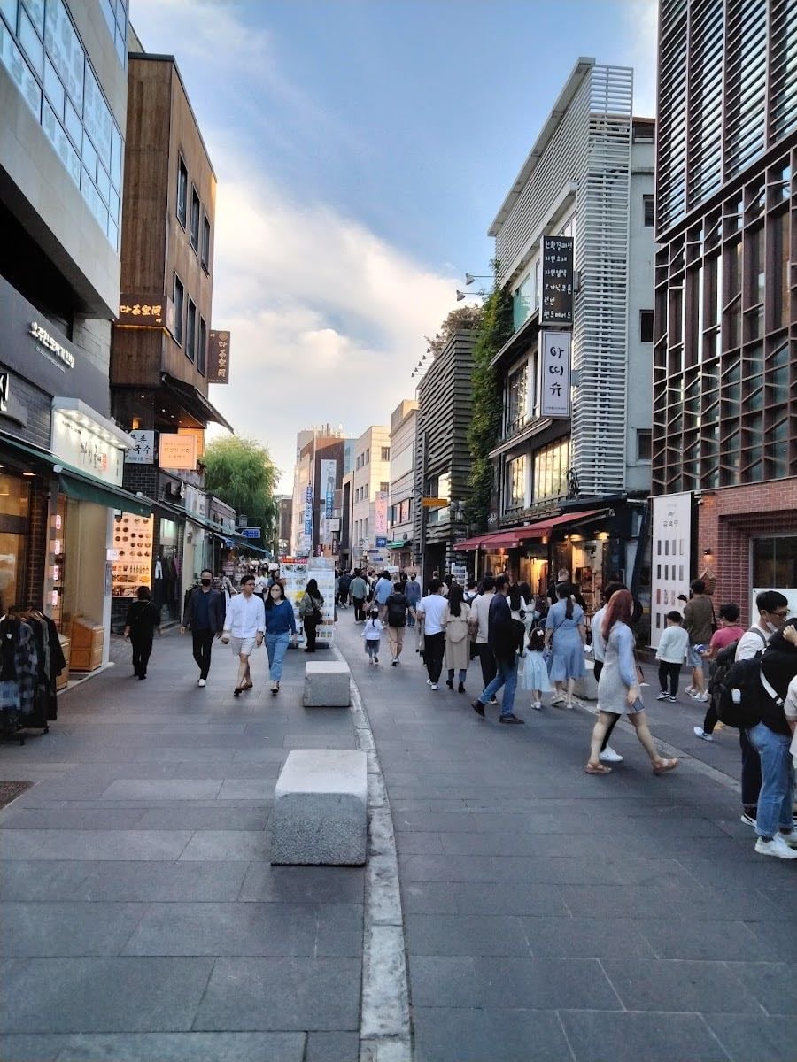 Insadong Street - crafts, teahouses, souvenirs