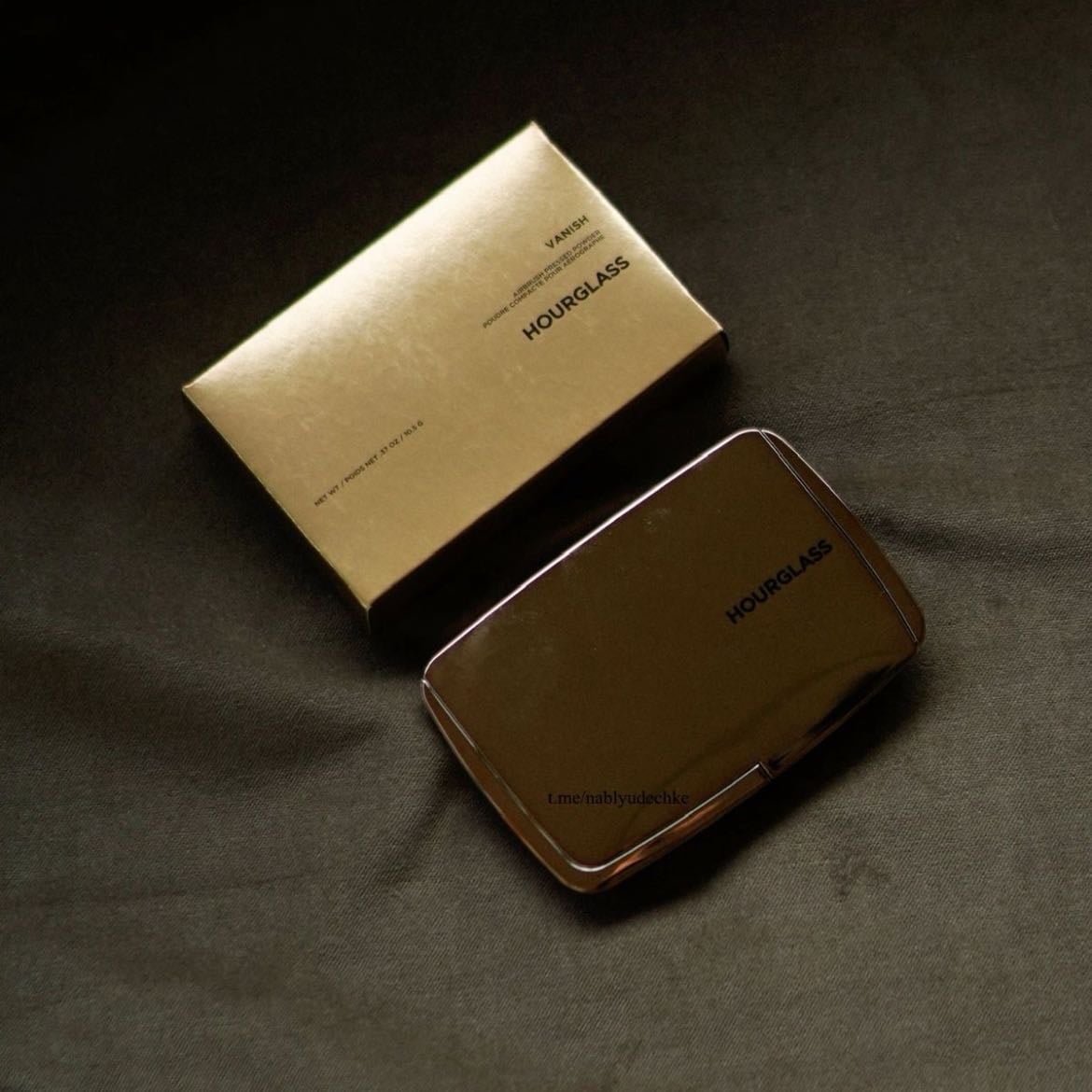 Hourglass Vanish Airbrush Pressed Powder.