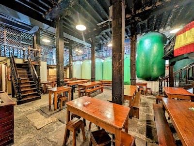 Bodega La Conveniente - 4/10