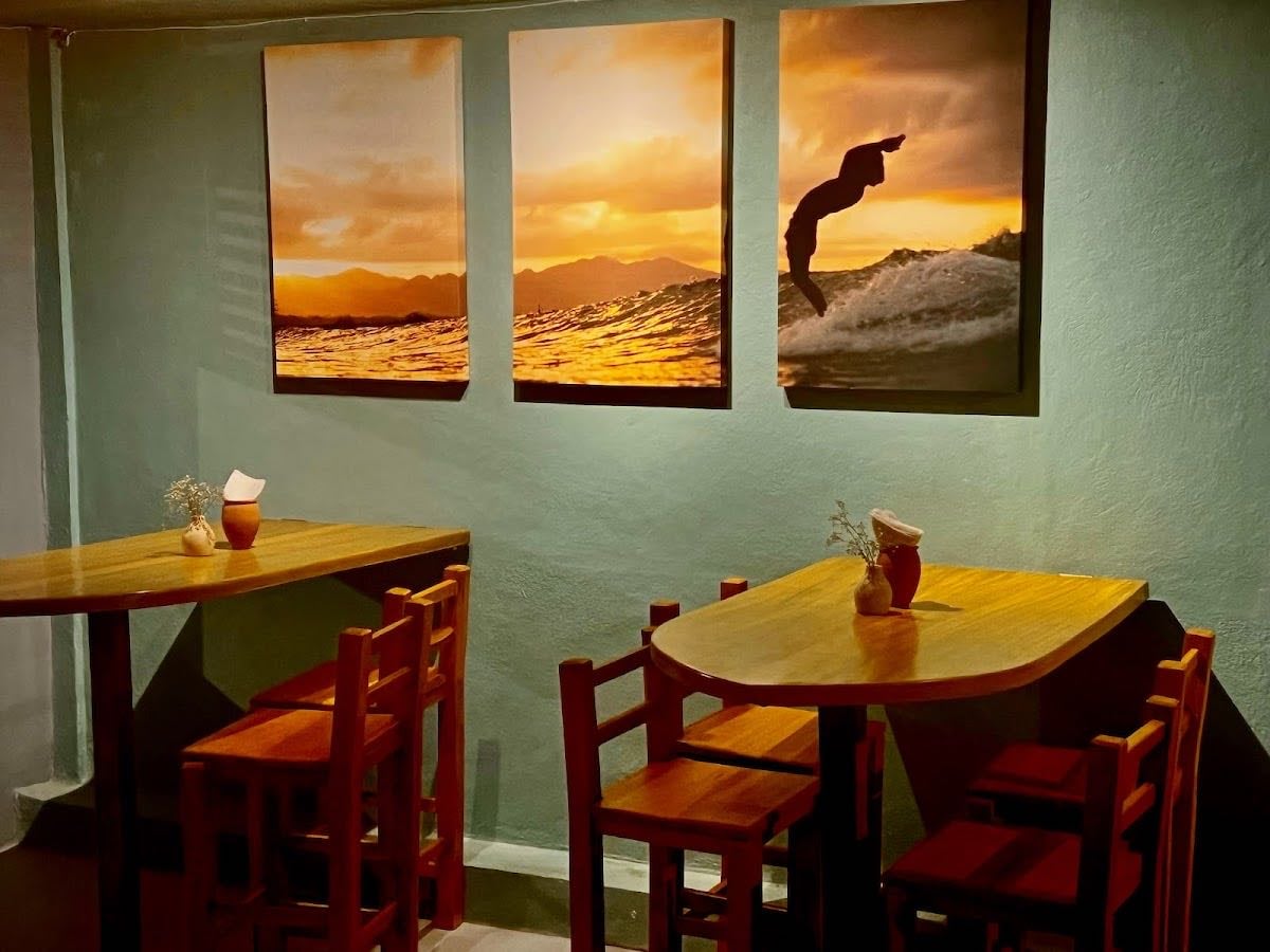Sushi N Surf - Algo fresco? Un rico sushi de aquí te encantará.