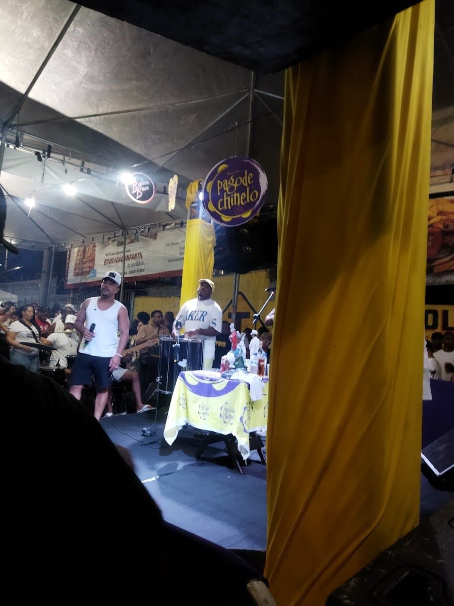 Pagode resenha e chinelo