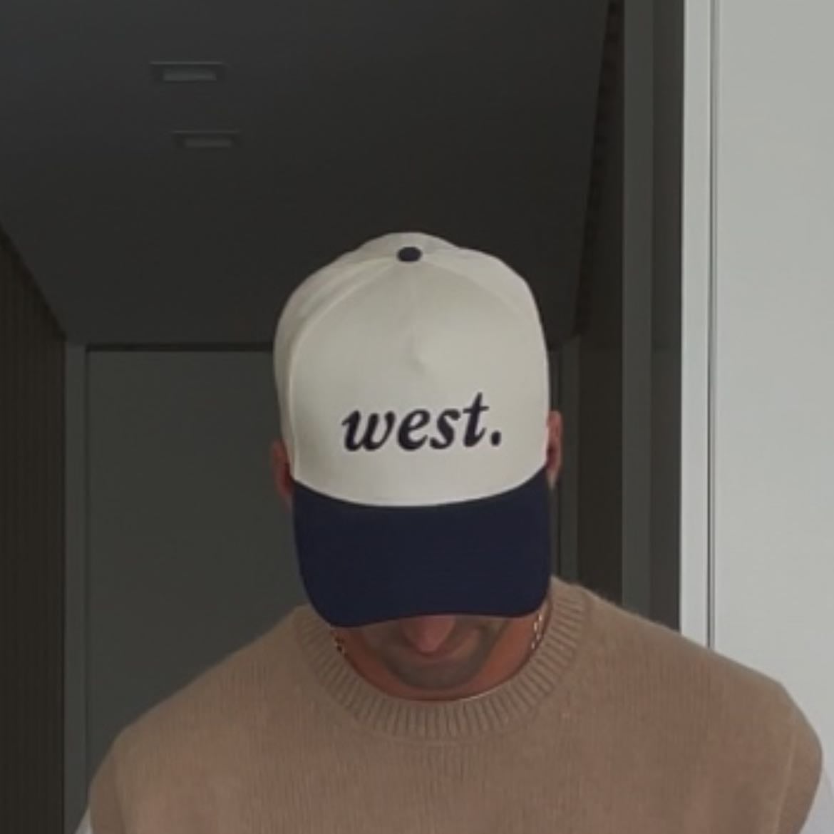 West Hat - Andar
