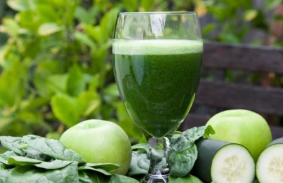 Jus détox - - Céléri
- Épinards
- Pomme
- Concombre
- Citron