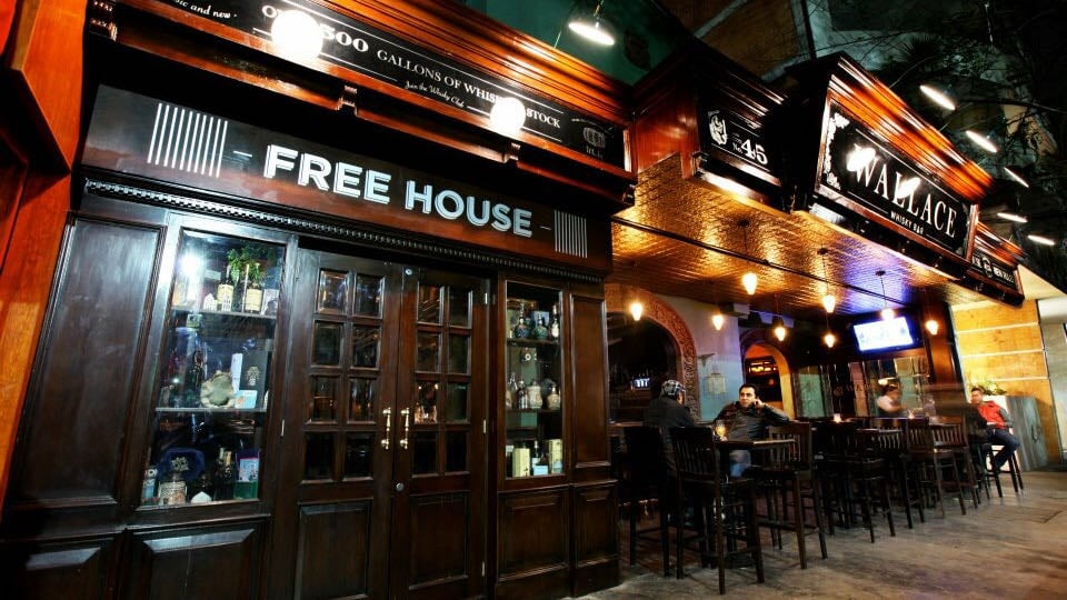 Wallace Whisky Bar - Just this and yap!