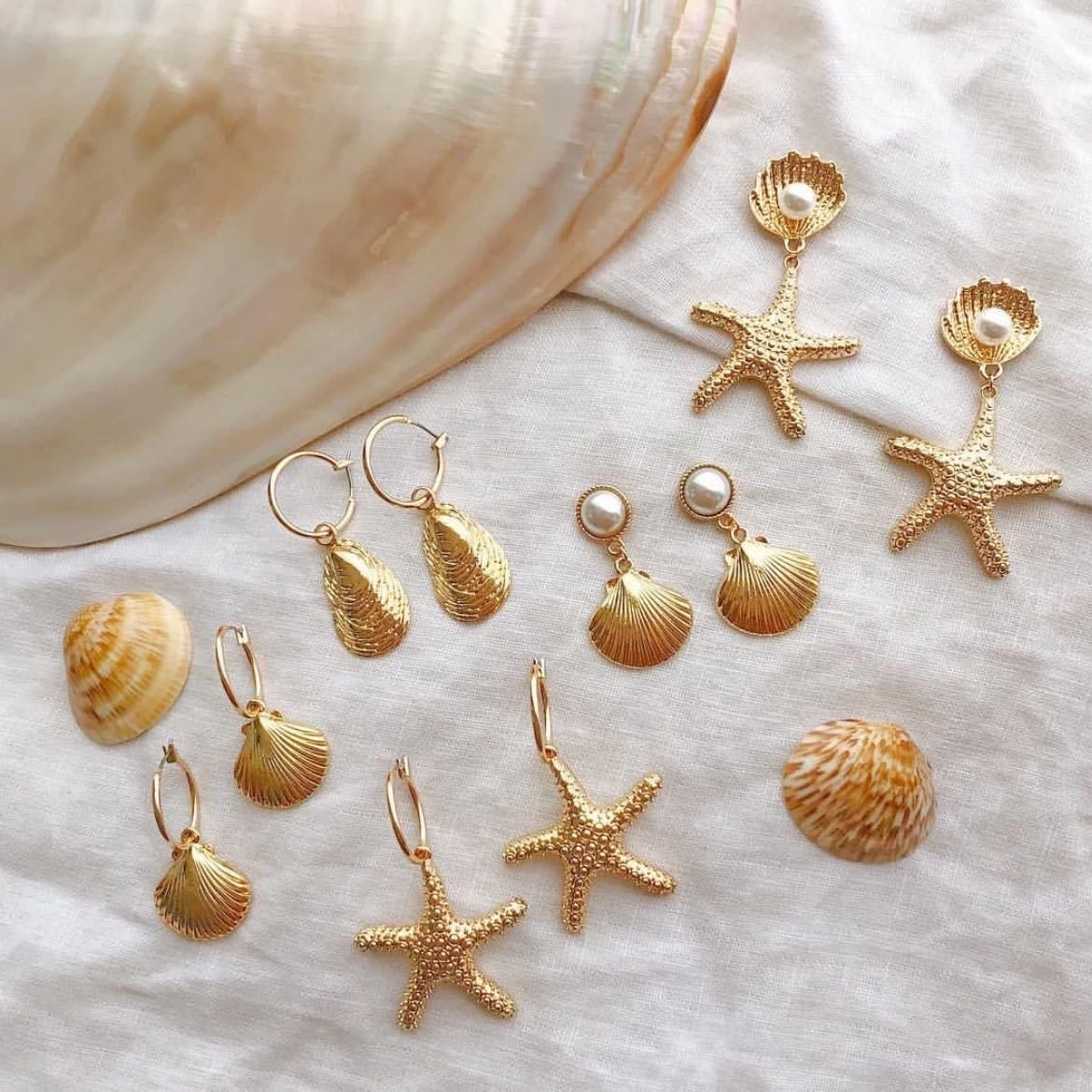 earrings for summer - para un outfit de playa quedarían hermosos unos aretes como estos, obvio hay miles de opciones si es que no te gustan las estrellas de mar o conchitas