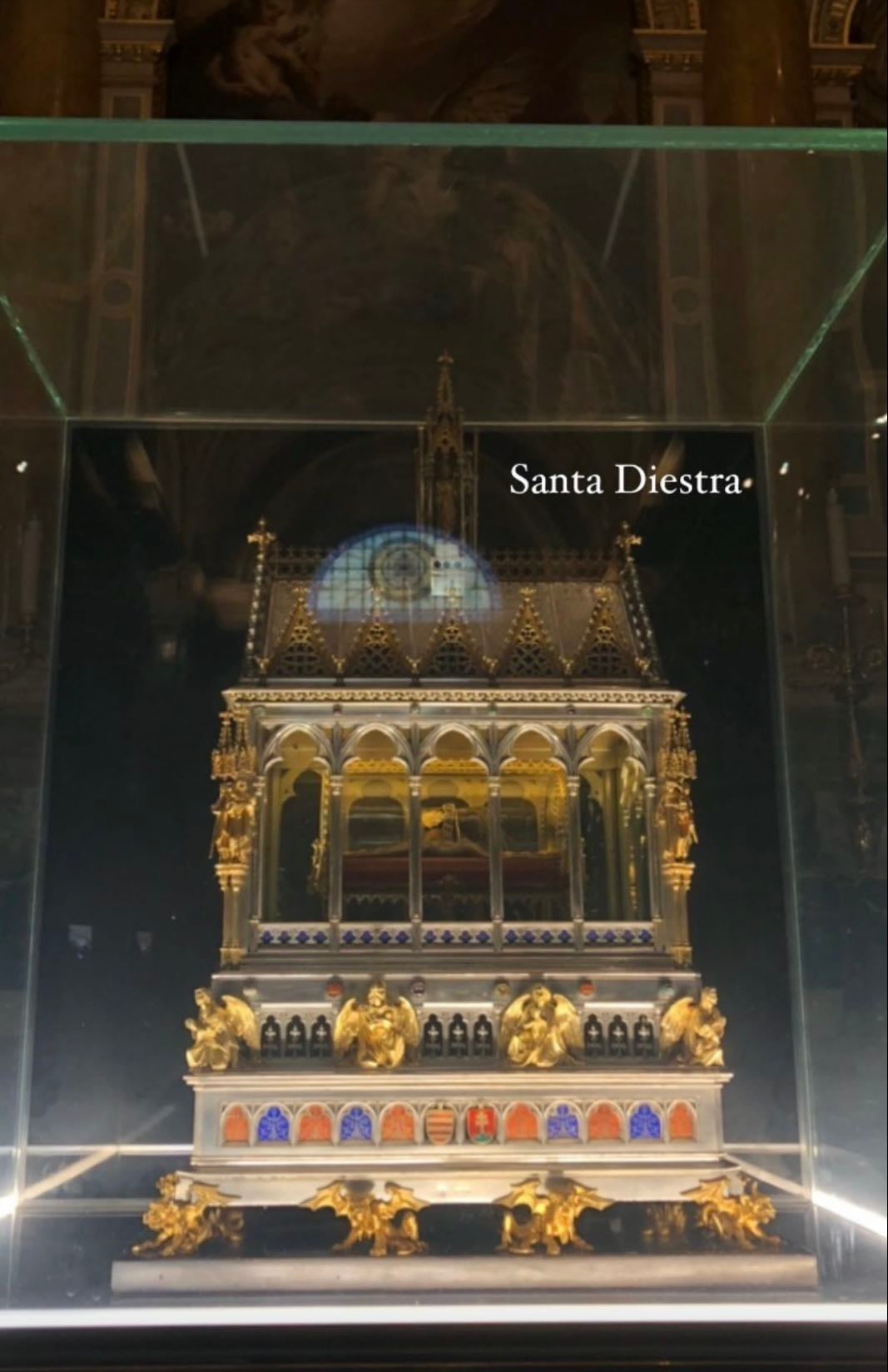 Santa Diestra de San Esteban - en la Basílica de Dan Esteban