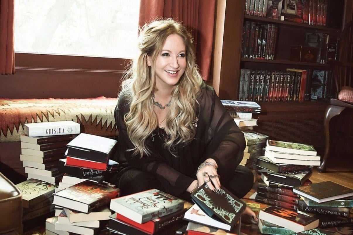 Leigh Bardugo - SIX OF CROWS • Character arch • Plot twists