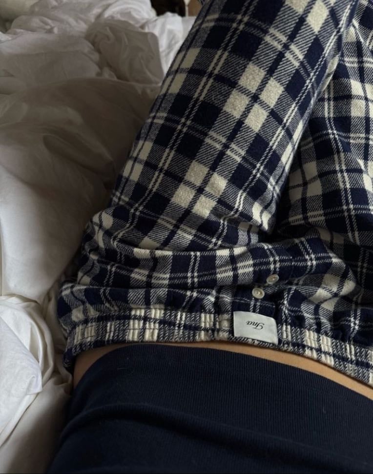 16:30 | change into comfy clothes and unpack bag