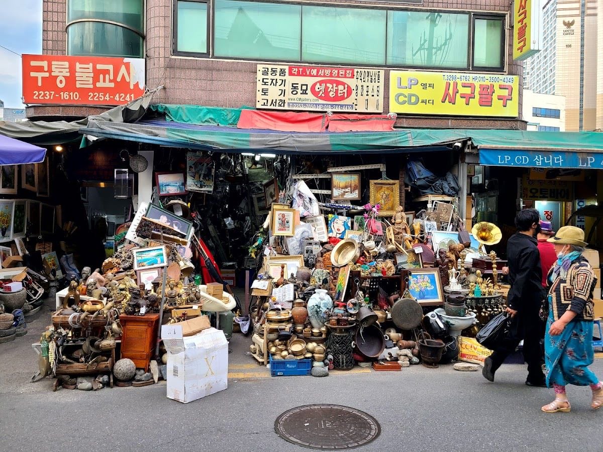 Dongmyo Flea Market