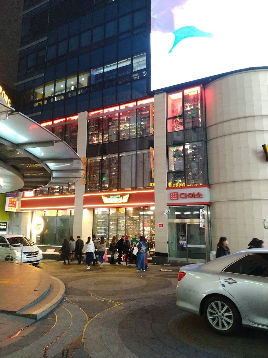 Daiso Myeongdong Main - store (beauty, stationary, souvenir, etc)
