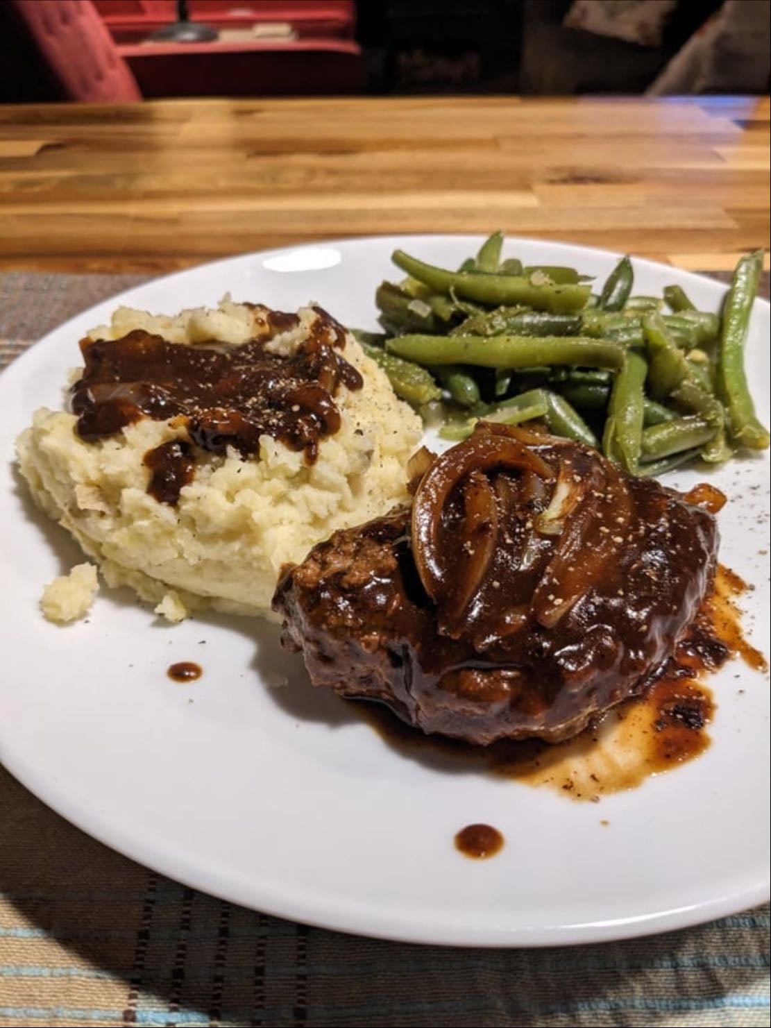 steak haché-purée maison-haricots verts