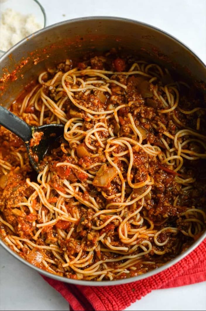 Whole Wheat Pasta With Lean Ground Beef And Tomato Sauce