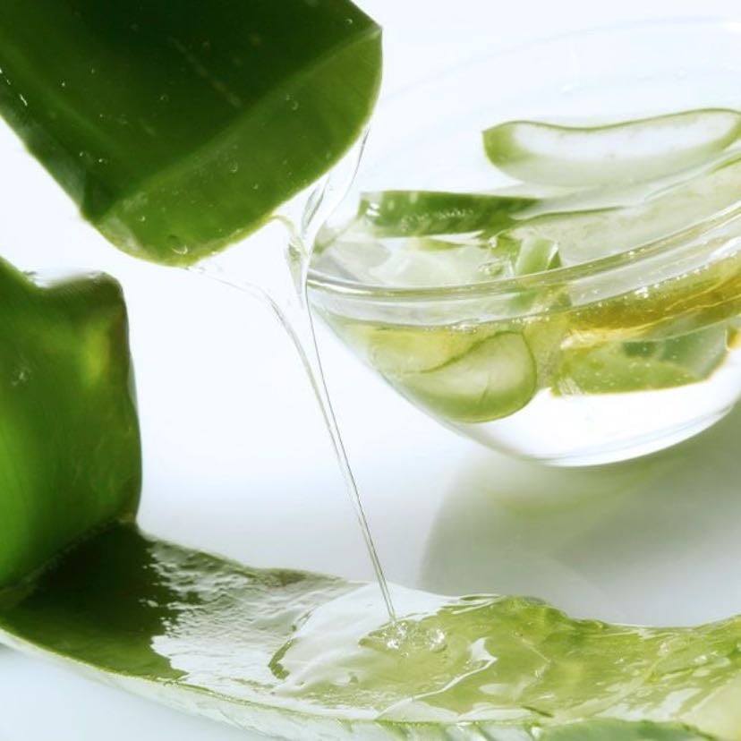 Aloe Vera Gel, Avocado Oil and Green Clay